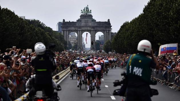 Riders arrive at the triple arches of the Arcades du Cinquantenaire in the first stage of the 106th edition of the Tour de France cycling race between Brussels and Brussels. (Jeff Pachoud / AFP) Riders arrive at the triple arches of the Arcades du Cinquantenaire in the first stage of the 106th edition of the Tour de France cycling race between Brussels and Brussels. (Jeff Pachoud / AFP)