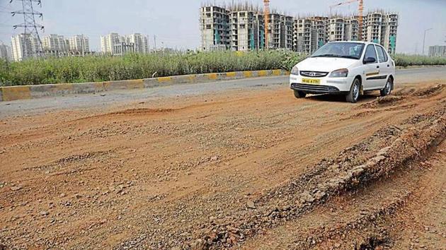 The Transfer of Development Rights policy could particularly benefit new and developing sectors (58-115) in Gurugram, where neither has the government acquired land for open and green spaces, nor have the builders constructed internal sector roads, both blaming the high cost of land acquisition.(HT archive)