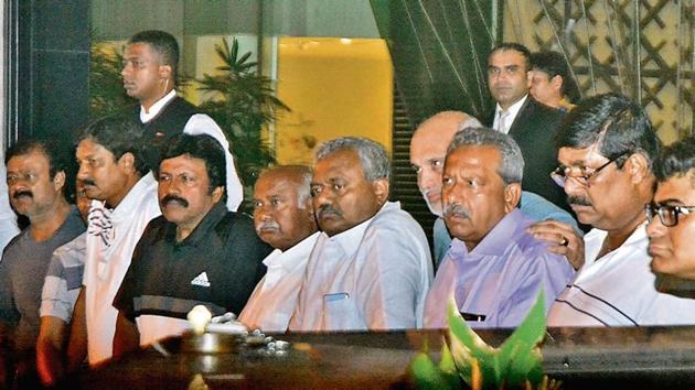 Rebel Karnataka Congress-JD(S) legislators at Sofitel Hotel in the city on Sunday.(HT Photo) Rebel Karnataka Congress-JD(S) legislators at Sofitel Hotel in the city on Sunday.(HT Photo)