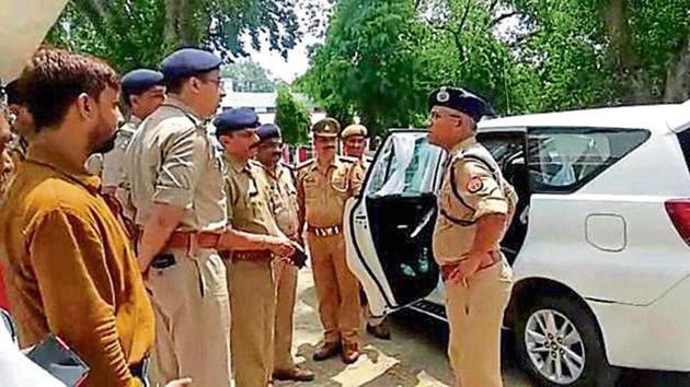 IG Agra Range Satish Ganesh (with specs) in Mainpuri to inquire about the gang rape case .(HT Photo) IG Agra Range Satish Ganesh (with specs) in Mainpuri to inquire about the gang rape case .(HT Photo)