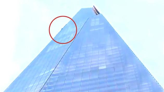 A man was seen climbing the Shard skyscraper in London on Monday.(DaveKWilliams/Twitter)