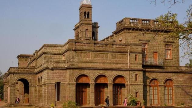 Pune police on Saturday night booked five Savitribai Phule Pune University (SPPU) officials under the Atrocities Act for furnishing false information, resisting taking of property by the lawful authority of a public servant, and criminal conspiracy.(HT FILE)