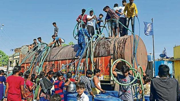 Villagers from Bhim Nagar in Wadwani tehsil of Beed jump onto the tankers within seconds it enters into the village. 24000 liter stock is emptied in their small tanks and pots in just 10 to 15 minutes(Vijayanand/HTPhotos)