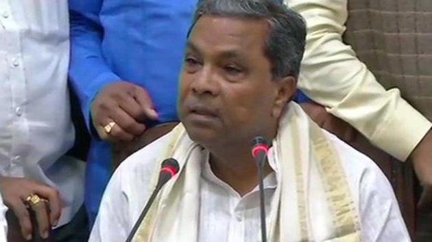 Congress leader Siddaramaiah addresses reporters after a meeting of party MLAs in Bengaluru on Tuesday.(ANI photo) Congress leader Siddaramaiah addresses reporters after a meeting of party MLAs in Bengaluru on Tuesday.(ANI photo)