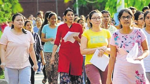The court issued the notices on petitions by the Samata Andolan Samiti and five students, who appeared for the NEET examination.(HT Photo) The court issued the notices on petitions by the Samata Andolan Samiti and five students, who appeared for the NEET examination.(HT Photo)