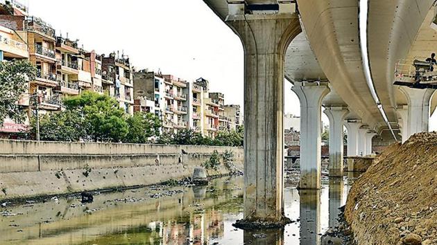 A view of the Kushak Nala running under Barapulla awaiting cleaning in New Delhi , India, on Saturday, June 18, 2016. ((Photo by Saumya Khandelwal/ Hindustan Times)) A view of the Kushak Nala running under Barapulla awaiting cleaning in New Delhi , India, on Saturday, June 18, 2016. ((Photo by Saumya Khandelwal/ Hindustan Times))