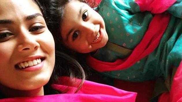 Mira Rajput poses with daughter Misha.