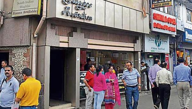 Baljees, the oldest restaurant on The Mall, is one of the favourite eating joints for locals, celebrities and political leaders.(Deepak Sansta / Hindustan Times)