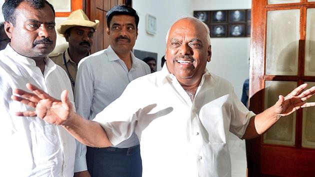 Karnataka Legislative Assembly Speaker Ramesh Kumar interacting with media as he arrives at Vidhana Soudha in Bengaluru on Tuesday. All 13 MLAs – 10 from the Congress and three from the JD(S) -- submitted their resignations to the speaker’s office last week, threatening the government’s slim majority in the 224-member assembly.(ANI Photo)