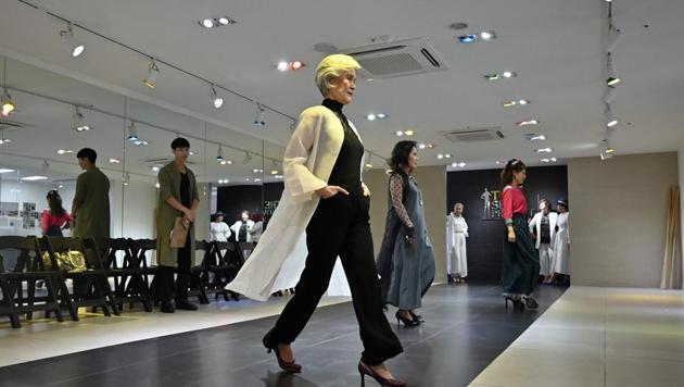 Model Choi Soon-hwa (C) and her colleagues during a modelling class at a model academy in Seoul.(AFP)