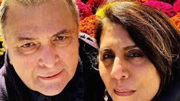 Neetu Singh and Rishi Kapoor pose for the camera.