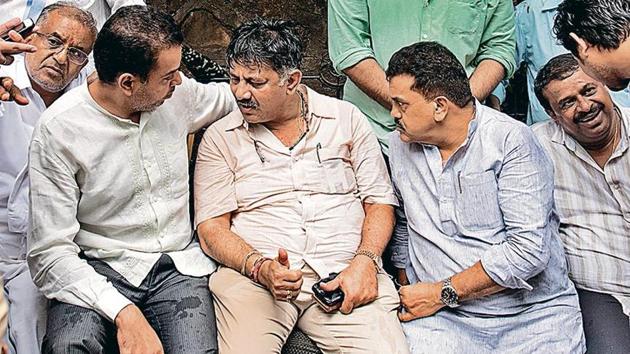 (From left) GT Deve Gowda, Milind Deora, Karnataka minister DK Shivakumar and Sanjay Nirupam in Mumbai on Wednesday.(Satish Bate/HT Photo)