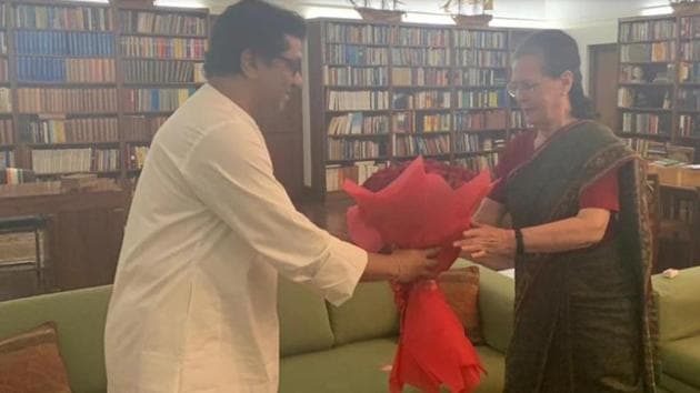 MNS chief Raj Thackeray met United Progressive Alliance chairperson Sonia Gandhi on Monday.(HT File)