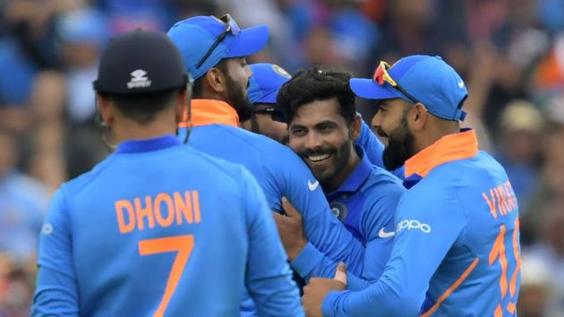 India's Ravindra Jadeja (2R) celebrates with teammates after the dismissal of New Zealand's Henry Nicholls. (AFP) India's Ravindra Jadeja (2R) celebrates with teammates after the dismissal of New Zealand's Henry Nicholls. (AFP)