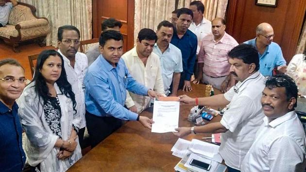 Ten of 15 Congress members led by leader of opposition Chandrakant Kavlekar gives letter for merger of their faction in BJP to Speaker Rajesh Patnekar, in Panaji, on July 10, 2019(PTI)