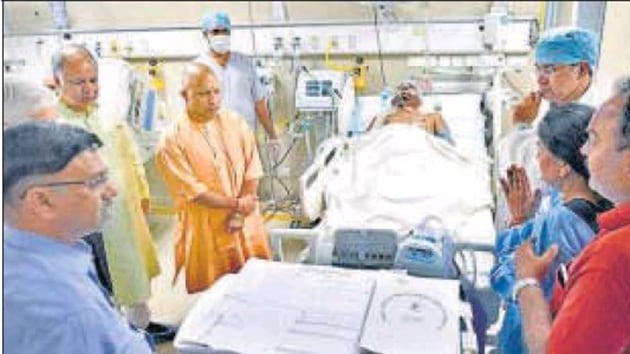 CM Yogi Adityanath visited the trauma centre of the SGPGI in Lucknow on Wednesday.(HT Photo) CM Yogi Adityanath visited the trauma centre of the SGPGI in Lucknow on Wednesday.(HT Photo)