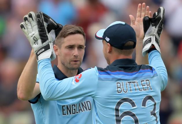 England's Chris Woakes (L) celebrates with teammate Jos Buttler after the dismissal of Australia's Mitchell Starc. (AFP)