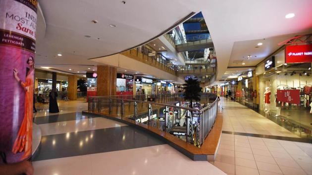 Noida’s Great India Place (GIP) Mall, a popular hangout for NCR residents appeared almost as if it was shut to business on day one of the ICC World Cup 2019 semifinal match between India and New Zealand. Always crowded with people and one of the largest malls in the country, it had its lowest footfall on the day of semifinal match. (Virendra Singh Gosain / HT Photo) Noida’s Great India Place (GIP) Mall, a popular hangout for NCR residents appeared almost as if it was shut to business on day one of the ICC World Cup 2019 semifinal match between India and New Zealand. Always crowded with people and one of the largest malls in the country, it had its lowest footfall on the day of semifinal match. (Virendra Singh Gosain / HT Photo)