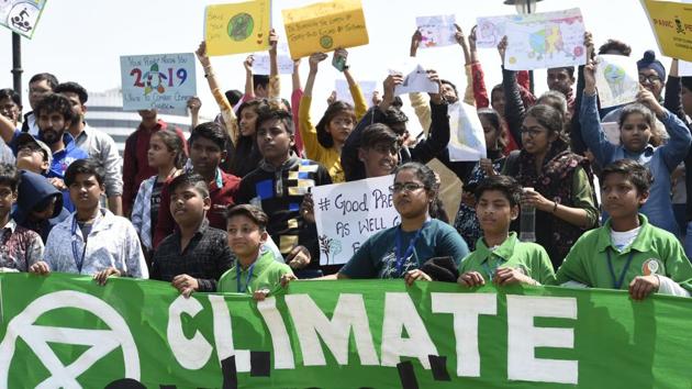 School children hold placards as they participate in a protest against the inaction to curb global warming and climate change, Connaught Place, New Delhi. To bring about that change will require popular pressure on politicians(Arvind Yadav/HT PHOTO)