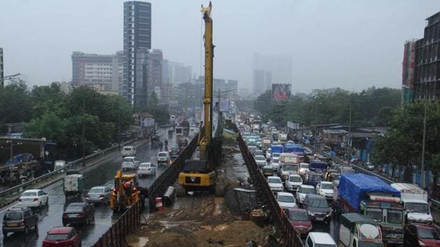 The Metro-6 line starts from Swami Samarth Nagar and connects to Jogeshwari-Vikhroli Link Road (JVLR) with the last stop at Vikhroli on the eastern express highway (EEH).(HT File)