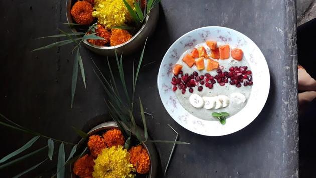 Holistic health coach Bhavna Kapoor loves making a delicious green smoothie of banana, mango, mint, curry leaves and soaked figs blended together and topped with frozen pomegranates and mango slices.