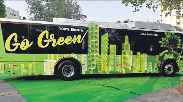 Addressing a press conference on Thursday after the cabinet meeting, deputy chief minister Manish Sisodia said the government approved the Delhi Transport Corporation’s (DTC) proposal to get 1,000 AC low-floor CNG buses.(HT file photo)