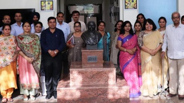 The aim was to strengthen the role of principals as pedagogical leaders and improve the quality of education.(HT)