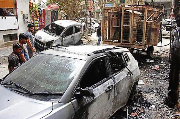A group of agitated residents allegedly abused and assaulted two firemen who had reached the spot to control the fire, the police said, adding they have arrested one person. (Yogendra Kumar/ HT Photo) A group of agitated residents allegedly abused and assaulted two firemen who had reached the spot to control the fire, the police said, adding they have arrested one person. (Yogendra Kumar/ HT Photo)