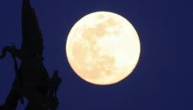 India is looking to take a giant leap in its space program and solidify its place among the world’s spacefaring nations with its second unmanned mission to the moon(REUTERS) India is looking to take a giant leap in its space program and solidify its place among the world’s spacefaring nations with its second unmanned mission to the moon(REUTERS)