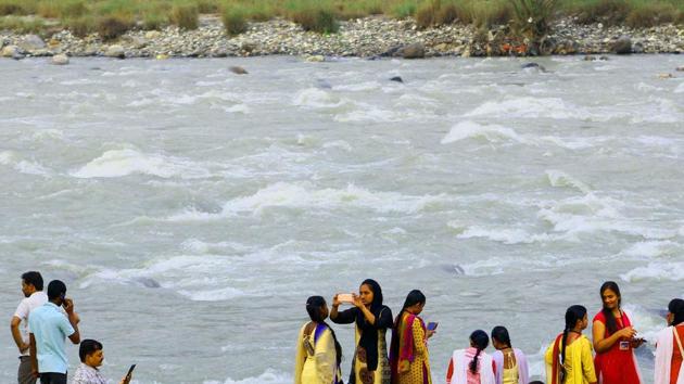 The Beas river flowing through Himachal Pradesh.(Aqil khan /Hindustan times)