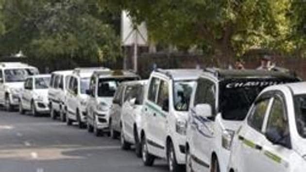 The device equipped with special sensors will initially warn the driver with a beep sound and red light. (HT Photo) The device equipped with special sensors will initially warn the driver with a beep sound and red light. (HT Photo)