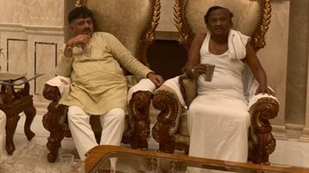 Karnataka, minister MTB Nagara at his residence in Bengaluru with Congress troubleshooter D K DShivakumar on Saturday.(Photo/DK Shivakumar ‘ Office)