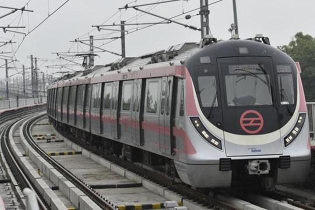 Compared to the older corridors, the problem of poor mobile connectivity is particularly high on the Pink and Magenta Lines of Delhi Metro.(Sanchit Khanna/HT PHOTO)