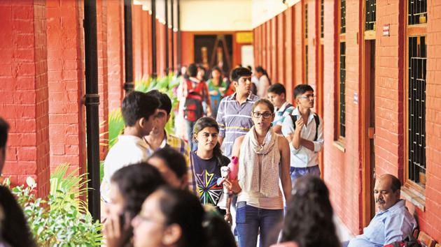 A section of a Delhi University (DU) panel has recommended dropping a lesson from the syllabus under the BA (Programme) course(Saumya Khandelwal/HT File PHOTO)