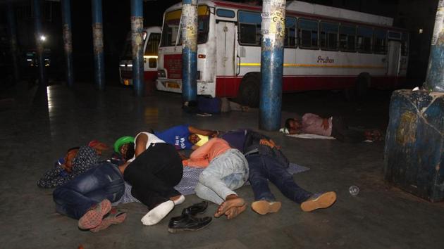 The bus terminal also serves as a refuge for vagrants and travellers at night, who obliviously sleep under the crumbling parapet. One bus stand staffer said the overnight crowd gets thicker during the winters. This puts those sleeping at the terminal at risk. (Yogendra Kumar / HT Photo)
