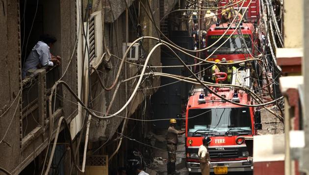Around 35 fire tenders were used to douse the flames. The lane in which the factory was located was narrow, making it difficult for fire tenders to get through.(Vipin Kumar/HT PHOTO)