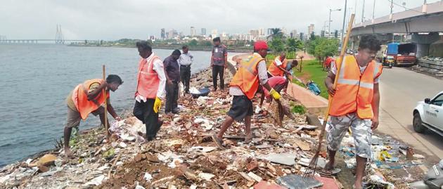Municipal commissioner Praveen Pardeshi visited the site where Mithi river meets the Arabian Sea at Mahim causeway on Friday, and directed the H west ward office to clean the riverbank and plant mangroves