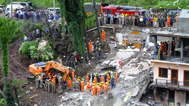 Rescue workers from NDRF removing debris after a four-storey building collapsed at Kumarhatti-Nahan road in Solan, killing 14 people including 13 soldiers. (Anil Dayal /HT PHOTO) Rescue workers from NDRF removing debris after a four-storey building collapsed at Kumarhatti-Nahan road in Solan, killing 14 people including 13 soldiers. (Anil Dayal /HT PHOTO)