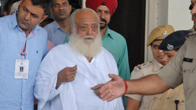 Two Surat-based sisters had lodged separate complaints against Asaram and his son Narayan Sai accusing them of rape and illegal confinement among other charges.(Reuters file photo)