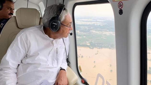 Bihar Chief Minister Nitish Kumar held an aerial survey of flood situation in Bihar.(Santosh Kumar/HT Photo) Bihar Chief Minister Nitish Kumar held an aerial survey of flood situation in Bihar.(Santosh Kumar/HT Photo)