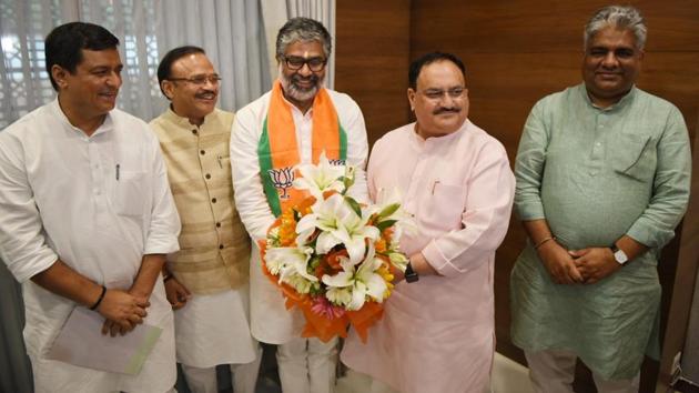 Neeraj Shekhar, former Samajwadi Party leader who resigned from the Rajya Sabha on Monday, joined the Bharatiya Janata Party on Tuesday. He was welcomed at the party headquarters by BJP general secretary Bhupender Yadav. (Sanchit Khanna / HT Photo) Neeraj Shekhar, former Samajwadi Party leader who resigned from the Rajya Sabha on Monday, joined the Bharatiya Janata Party on Tuesday. He was welcomed at the party headquarters by BJP general secretary Bhupender Yadav. (Sanchit Khanna / HT Photo)