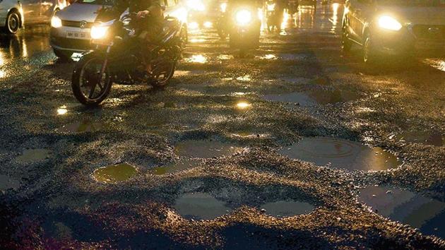 In the past 10 years, the Brihanmumbai Municipal Corporation (BMC) has spent about Rs 331 crore on repairing potholes across the city.(Pramod Thakur/HT Photo) In the past 10 years, the Brihanmumbai Municipal Corporation (BMC) has spent about Rs 331 crore on repairing potholes across the city.(Pramod Thakur/HT Photo)