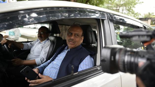 BJP leader Vijender Gupta arrives to appear before the district court in a criminal defamation complaint filed by him against Deputy Chief Minister of Delhi Manish Sisodia and Delhi CM Arvind Kejriwal. Kejriwal and Sisodia were granted bail in the case. (Biplov Bhuyan / HT Photo) BJP leader Vijender Gupta arrives to appear before the district court in a criminal defamation complaint filed by him against Deputy Chief Minister of Delhi Manish Sisodia and Delhi CM Arvind Kejriwal. Kejriwal and Sisodia were granted bail in the case. (Biplov Bhuyan / HT Photo)