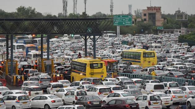 Waterlogging, traffic jams on roads after rain hits Gurugram ...