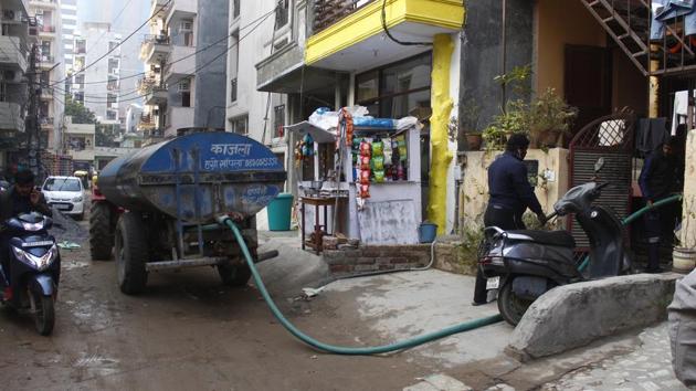 The rationing of treated water supply for the city residents will continue for the next couple of days till the Gurugram Metropolitan Development Authority (GMDA) starts getting an adequate amount of raw Yamuna water. (Yogendra Kumar/HT File PHOTO) The rationing of treated water supply for the city residents will continue for the next couple of days till the Gurugram Metropolitan Development Authority (GMDA) starts getting an adequate amount of raw Yamuna water. (Yogendra Kumar/HT File PHOTO)
