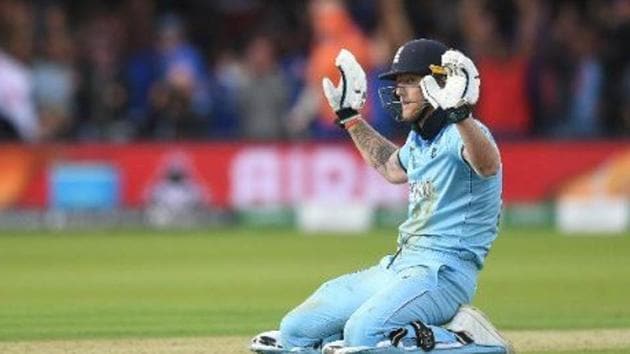 Ben Stokes puts his hand up after the ball ricocheted off his bat in the World Cup final(Twitter)