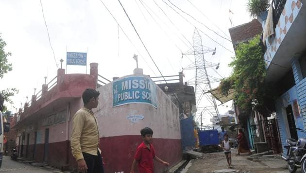 High-tension wires passing over a school building in Ashraf Nagar area of Rajajipuram, Lucknow. (Deepak Gupta/ HT Photo) High-tension wires passing over a school building in Ashraf Nagar area of Rajajipuram, Lucknow. (Deepak Gupta/ HT Photo)