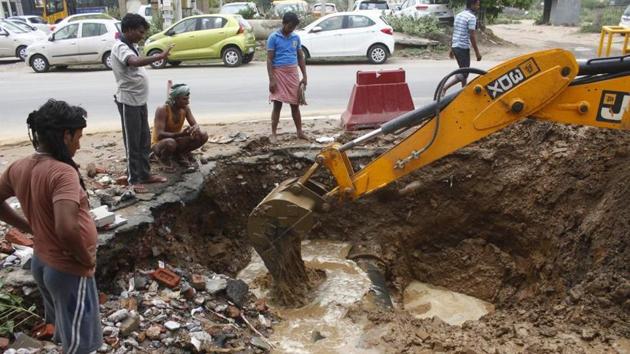 Residents allege that the pipeline in Gurugram Sector 51 bursts open every summer. (Yogendra Kumar/HT Photo)