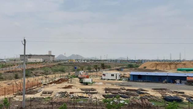 The capital region, which had witnessed hectic construction activity till April this year, is now wearing a deserted look, with the contractors winding up their work and more than 20,000 construction labourers leaving for their native places.(HT PHOTO.)