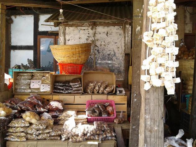 Fermented cheese and dried mushrooms at a roadside stall in Bhutan.(Photo: Paramita Ghosh)